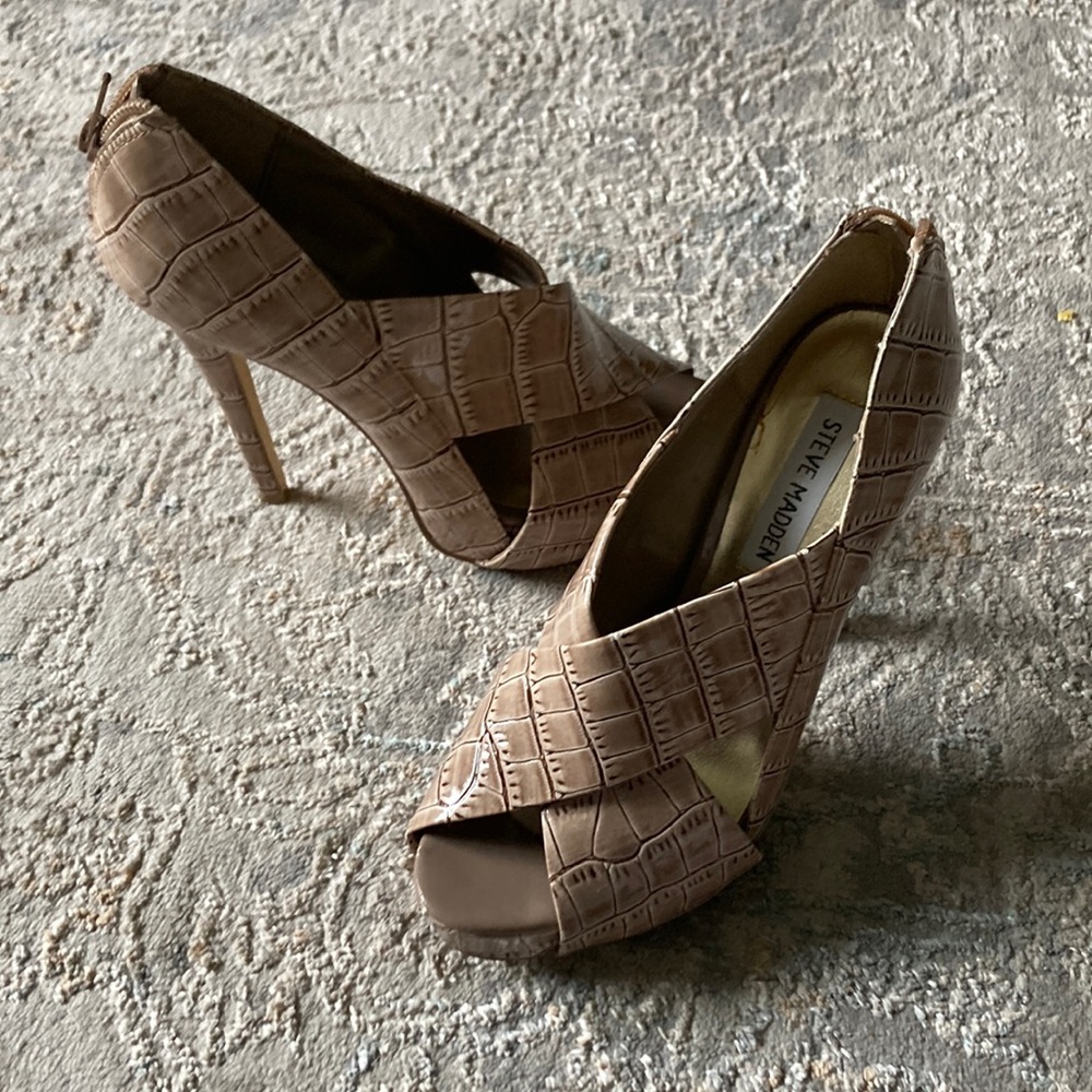 Steve Madden tan pumps 6